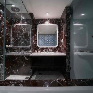Deluxe Double Room Bath